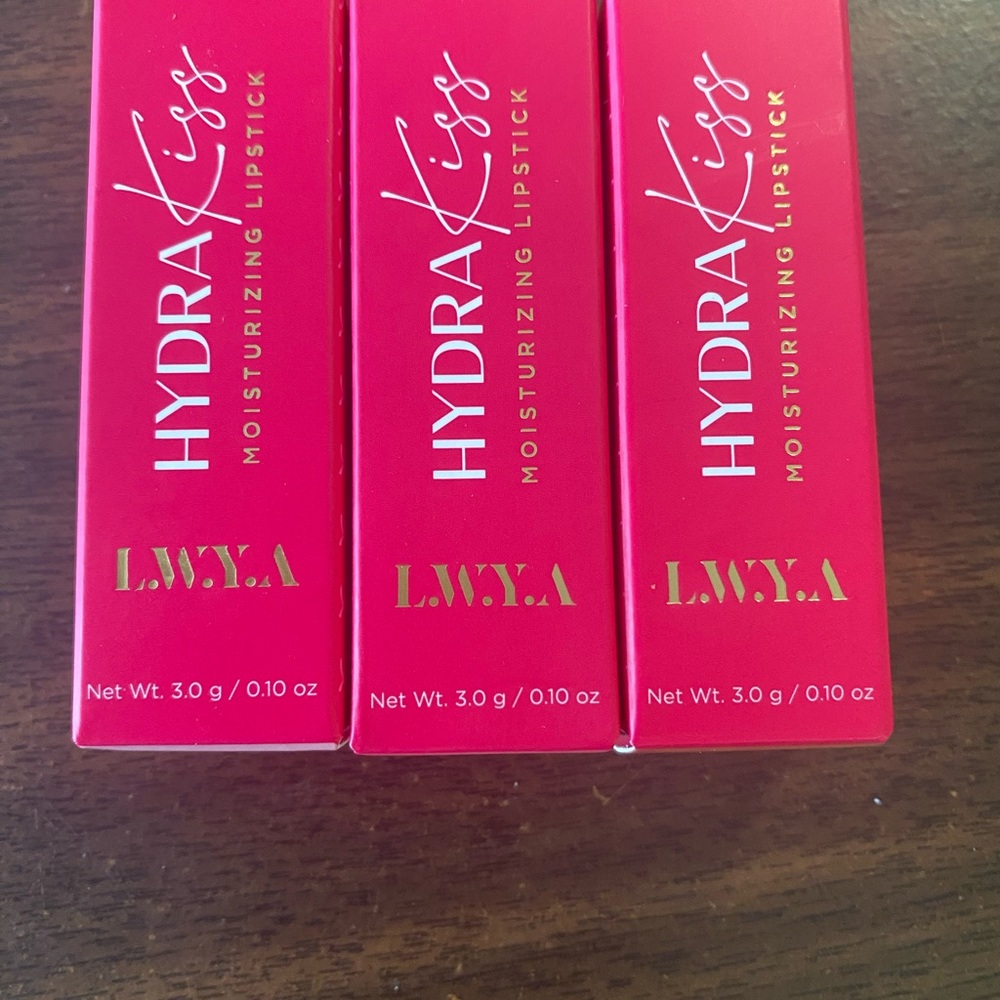 Hydra Kiss Lipstick - Vibrant Red
